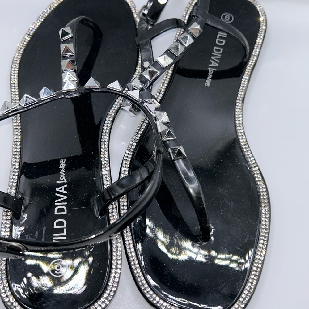 DIVA Lounge Black Sandals with Silver Accents